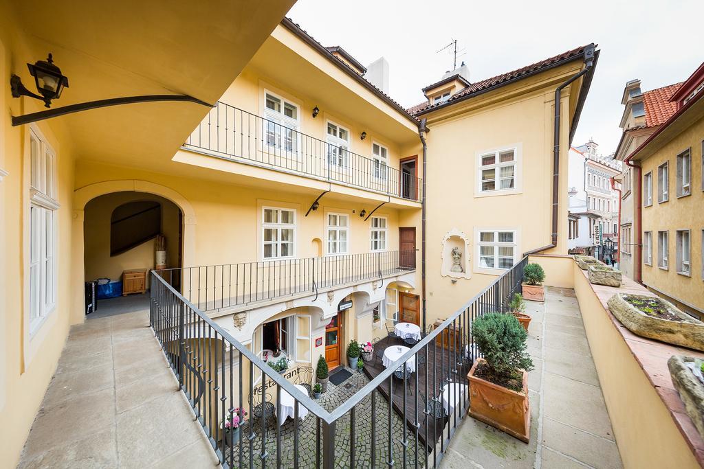 Boris' Apartments Old Town Square Prague Exterior photo